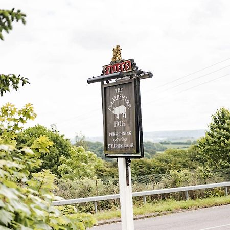 富勒汉普郡酒店 Clanfield  外观 照片 The sign of the White Horse Inn