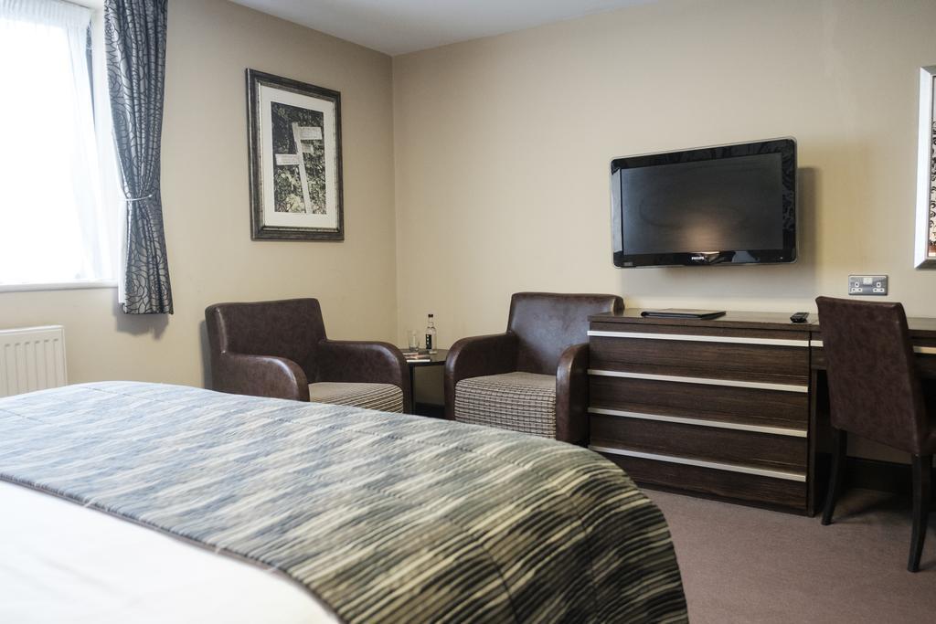 富勒汉普郡酒店 Clanfield  外观 照片 A room at the hotel