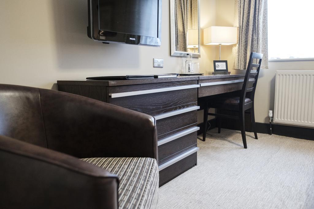 富勒汉普郡酒店 Clanfield  外观 照片 A room at the hotel
