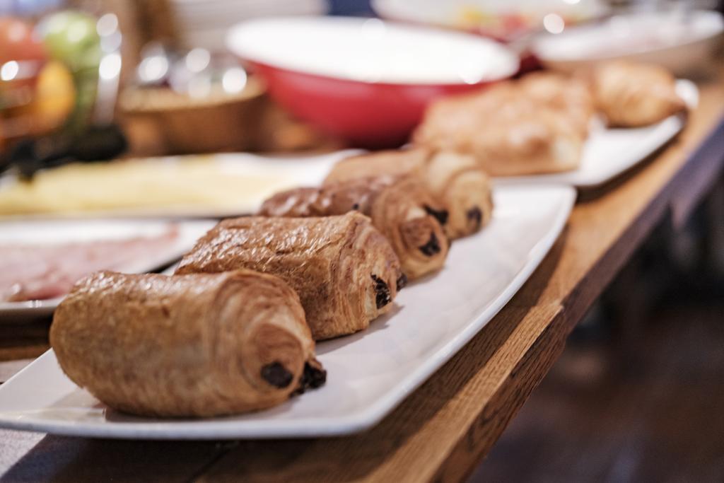 富勒汉普郡酒店 Clanfield  外观 照片 Pain au chocolat