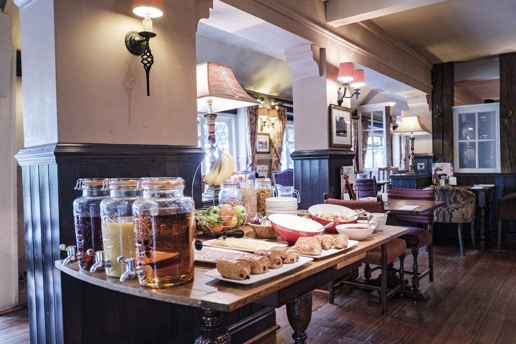 富勒汉普郡酒店 Clanfield  外观 照片 The interior of the restaurant