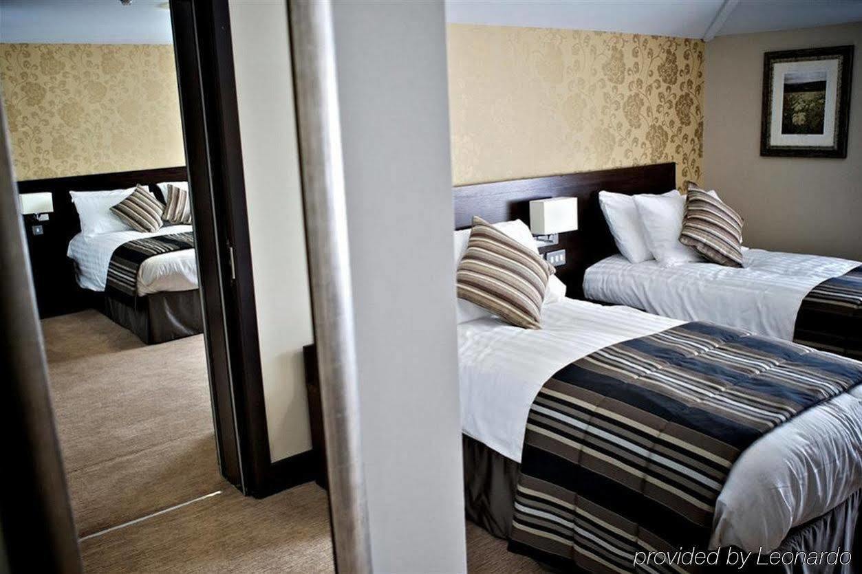 富勒汉普郡酒店 Clanfield  外观 照片 A room at the hotel