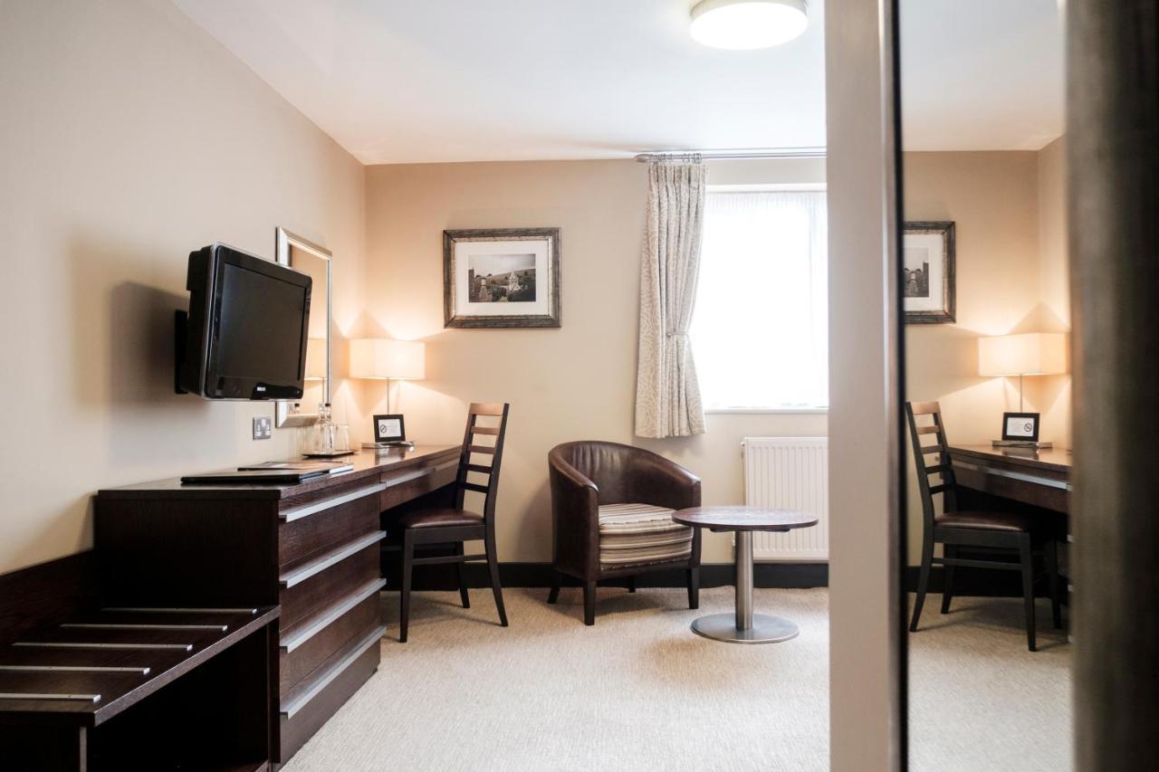 富勒汉普郡酒店 Clanfield  外观 照片 A room at the hotel